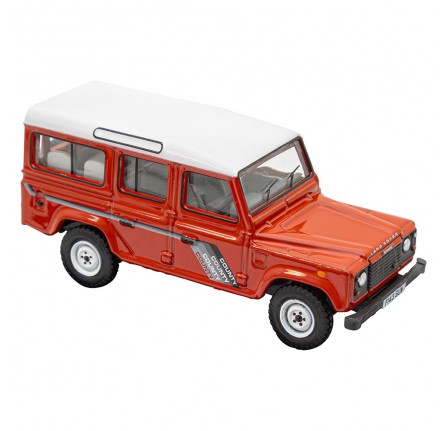 Diecast Defender LWB Station Wagon Masai Red 1:76