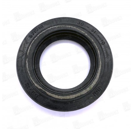 Oil Seal Front Halfshaft 90/110 to KA930455. Discovery 1 Less Abs. Range Rover Classic, and 109V8