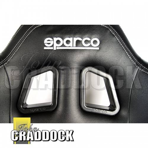 R100 Seat Black Leatherette Defender 90/110 (Single Seat) Will Also Require DA7306 (Seat Runners) and Mounting Kit DA7307 Which Is Fixed Or DA7308 (Removable Kit) to Fit Seats.