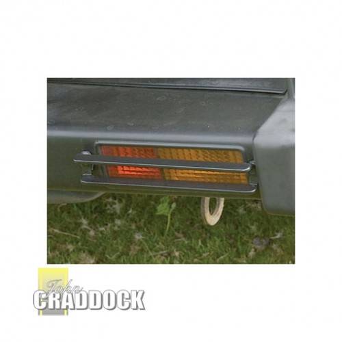 GENUINE DISCOVERY 1 REAR BUMPER LAMP GUARDS STC8453