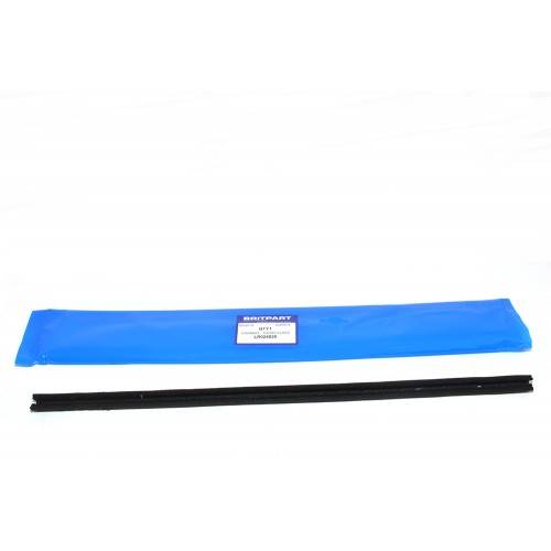 LR024820 - Rear Side Door Window Channel Top 4mm