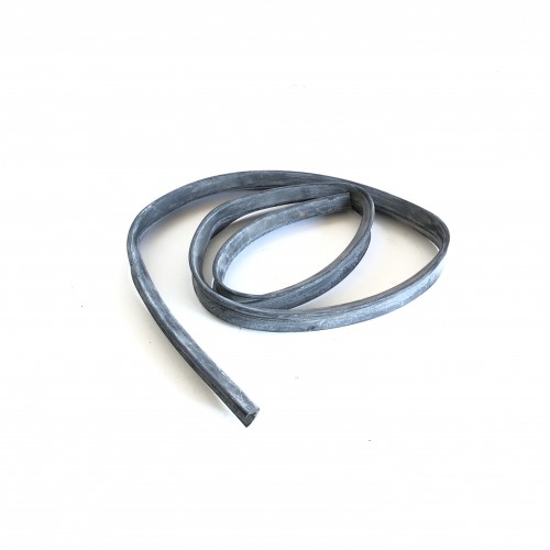 390345 - Rubber Seal Upper Tailgate on Lower Edge