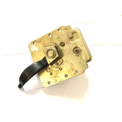 MUC6987 - Genuine Lift Door Handle LH 110 Rear Side Door 1984-87 Face Lift Model with Wind up Windows