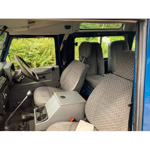 Ap02 Frt Land Rover 90 Defender 2 5 Td5 County 6 Seater 2002