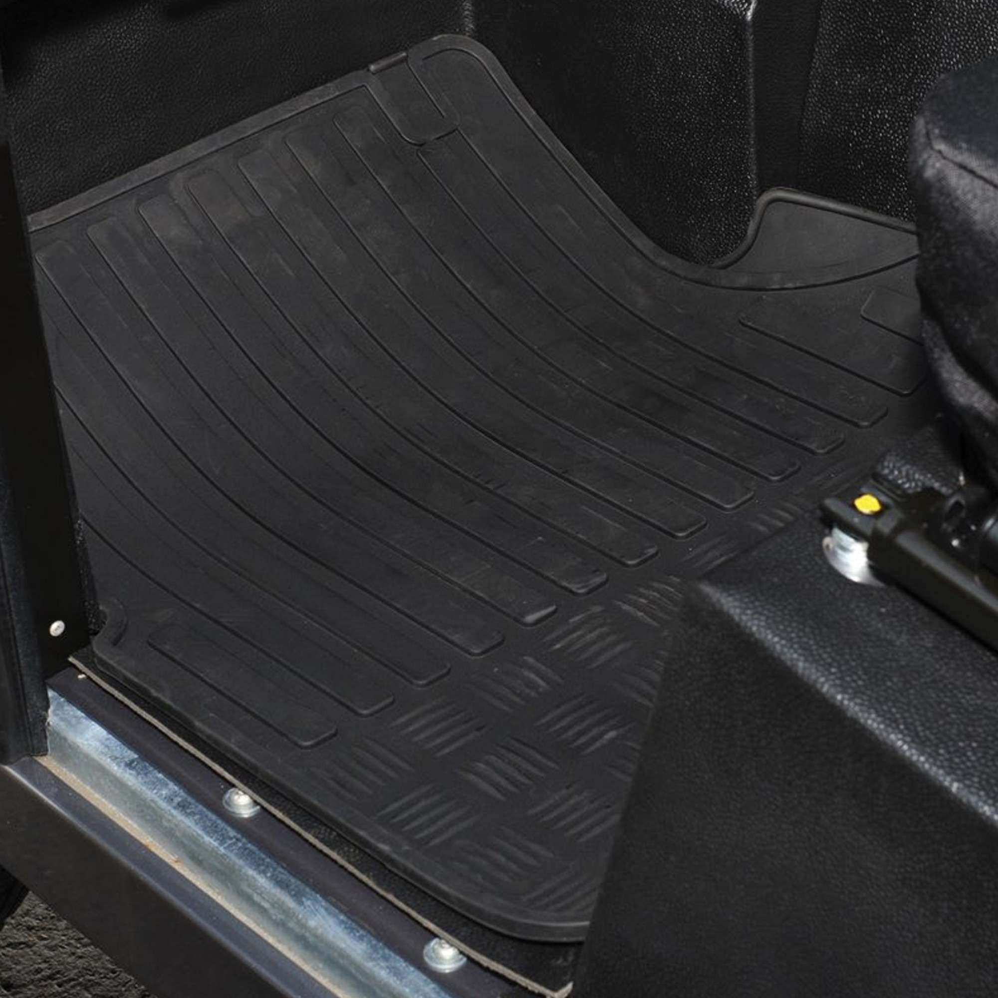 90/110 Defender Rubber Mats Front RHD