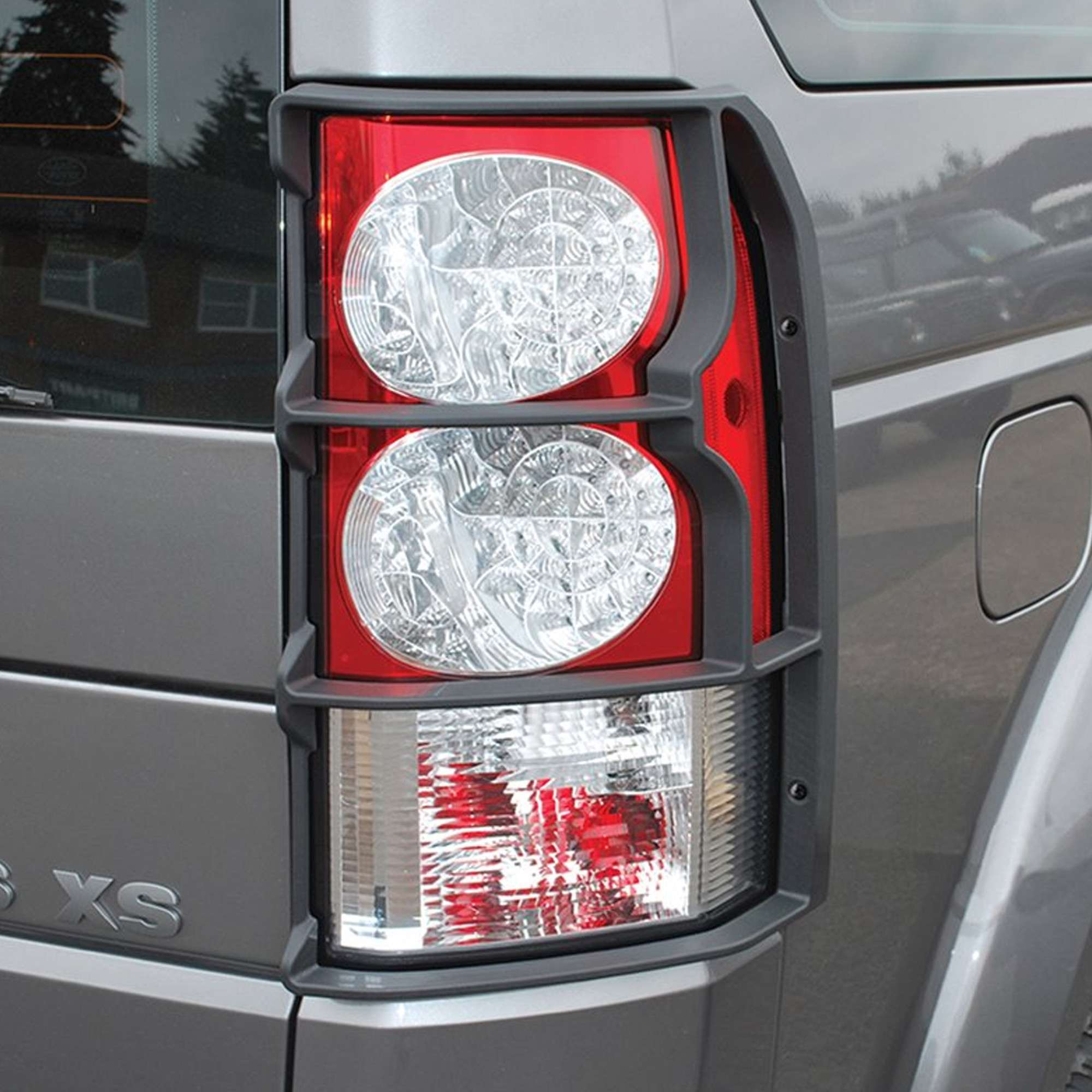 Land rover discovery 4 hotsell rear light cluster