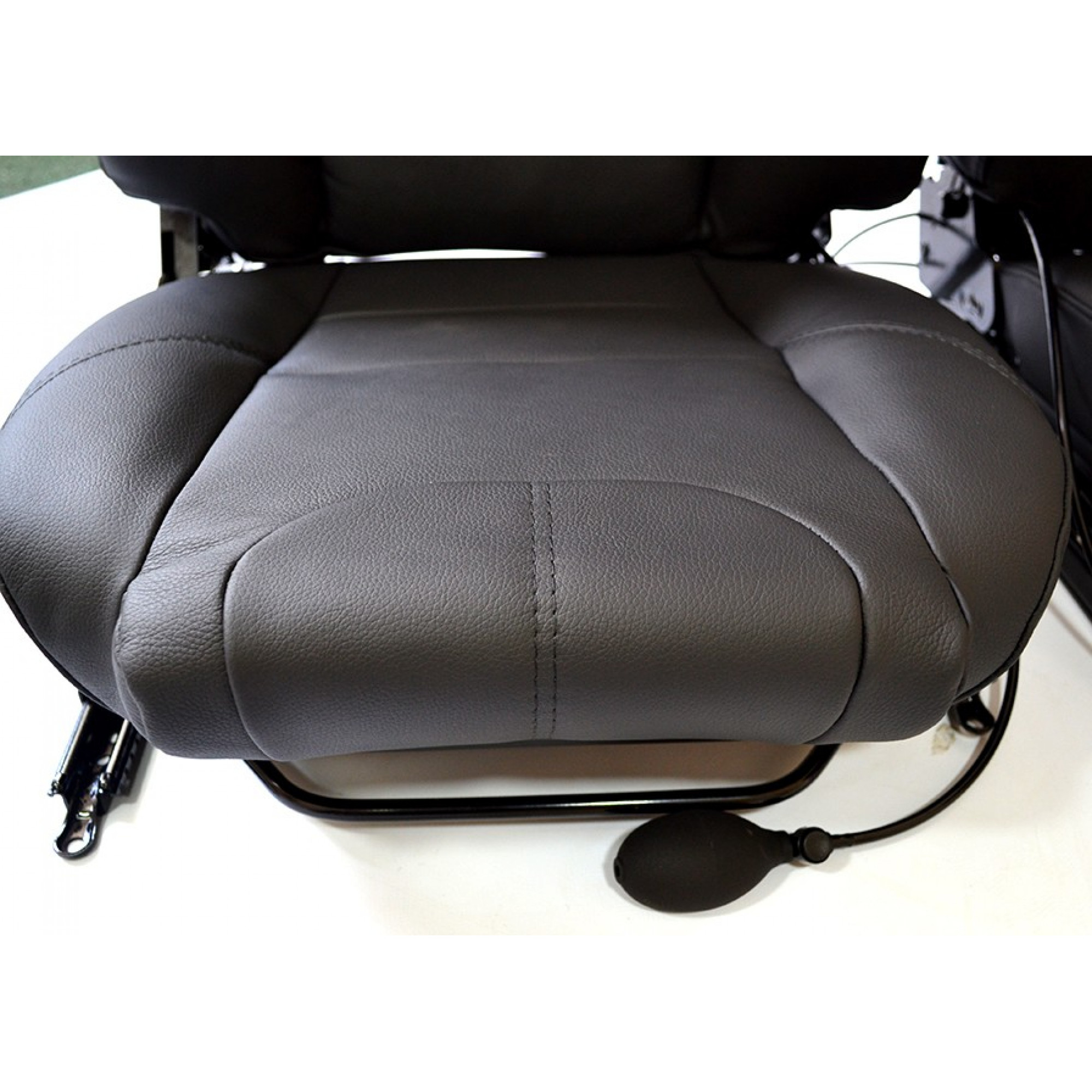 Elite Seat Pair in Black Leather Inc Fixings