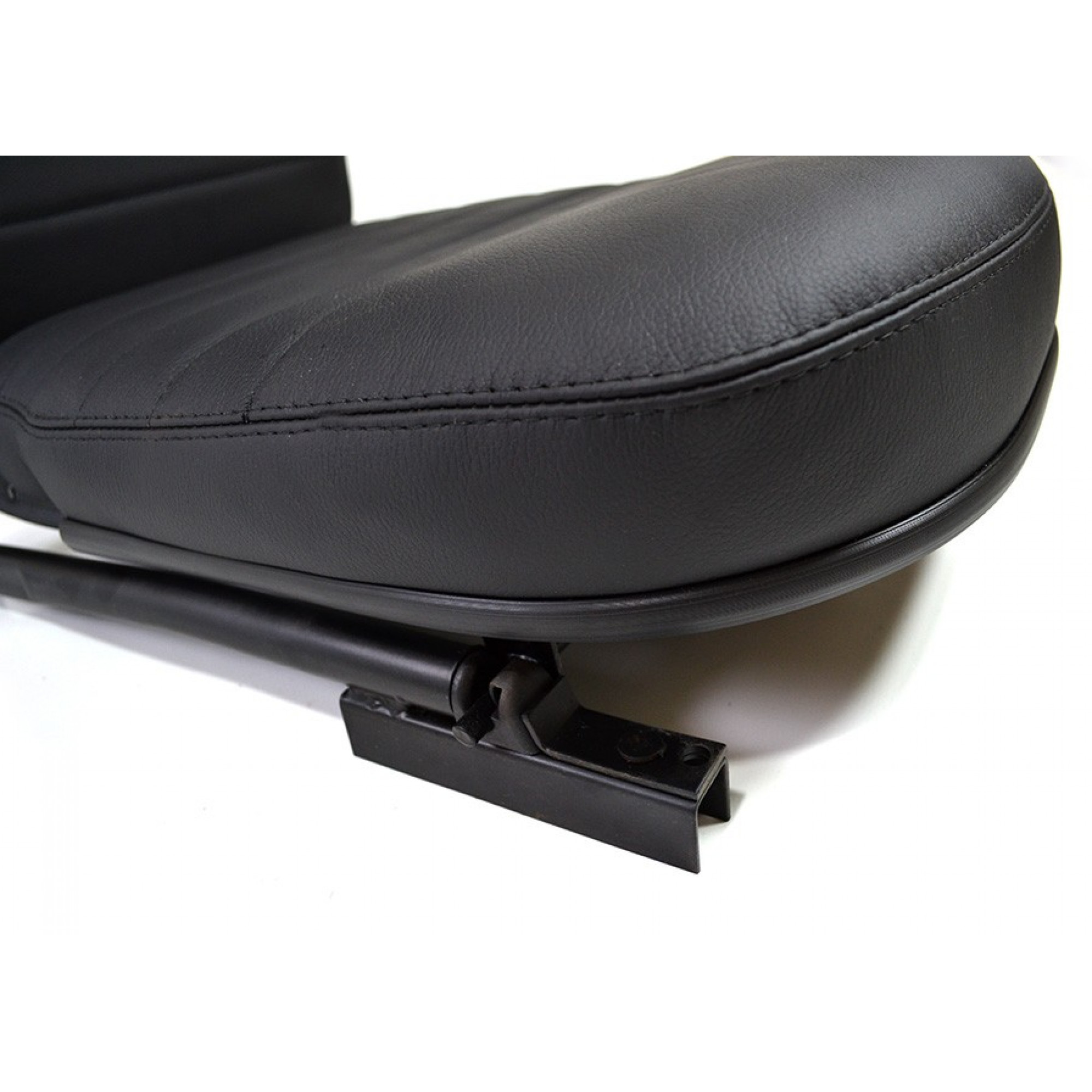 90/110 Front Centre Seat Black Leather