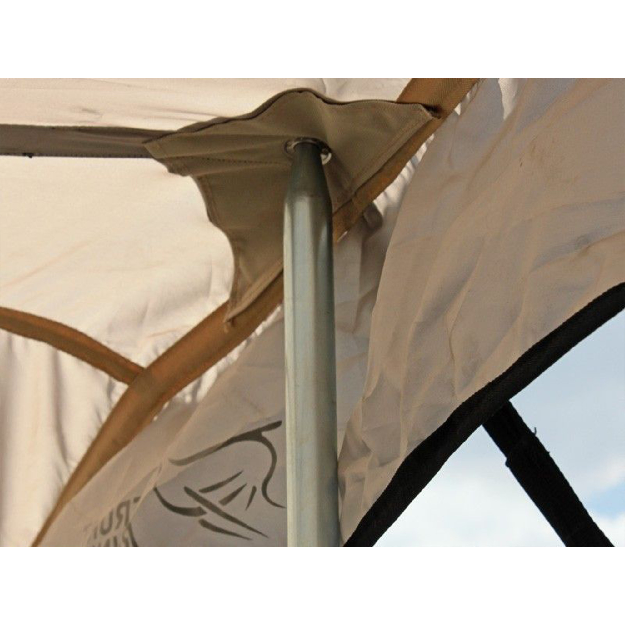 Front Runner Featherlite Awning (3.3X2.7M) Inc Mounting Rail