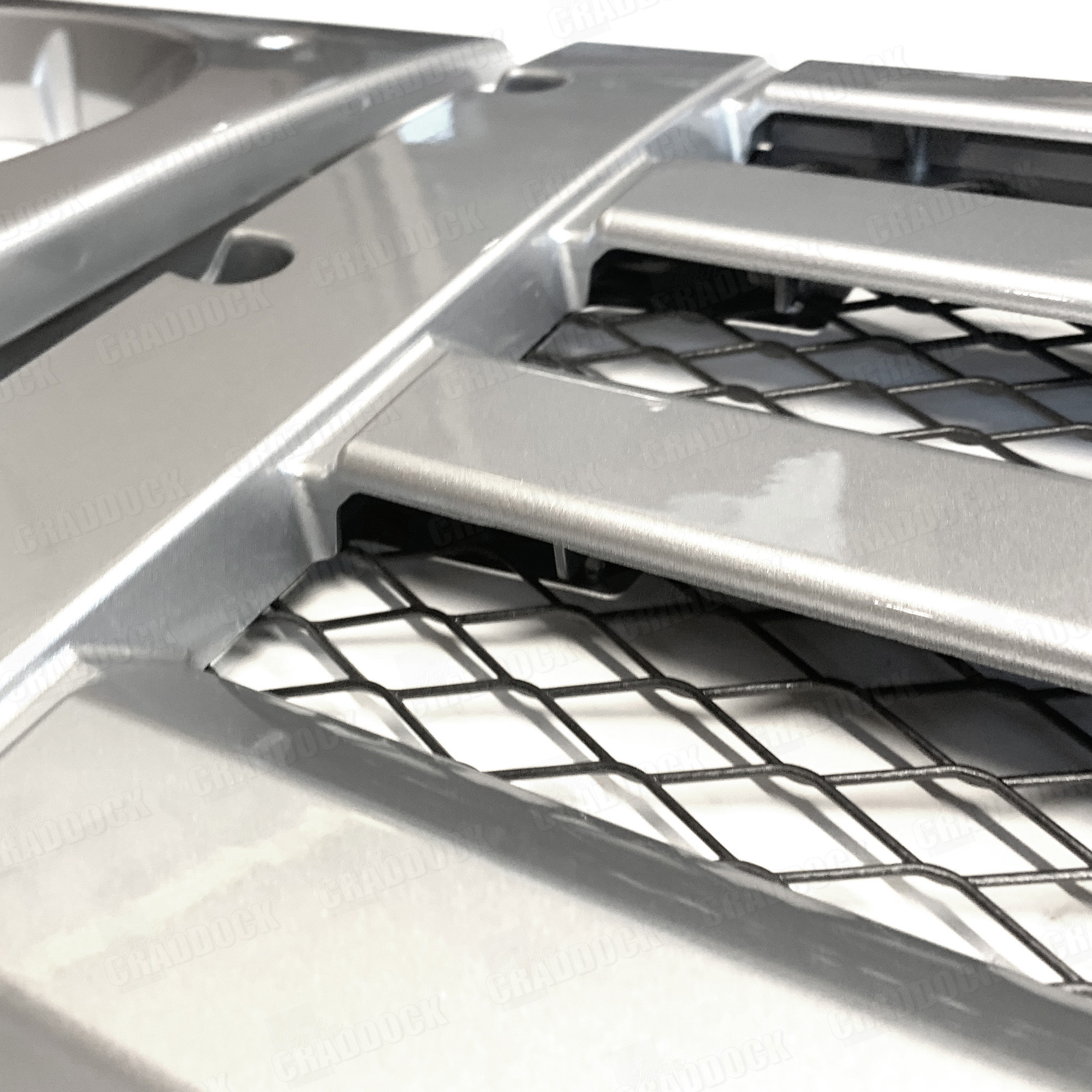 Kbx Defender Grille & Lamp Set - Indus Silver