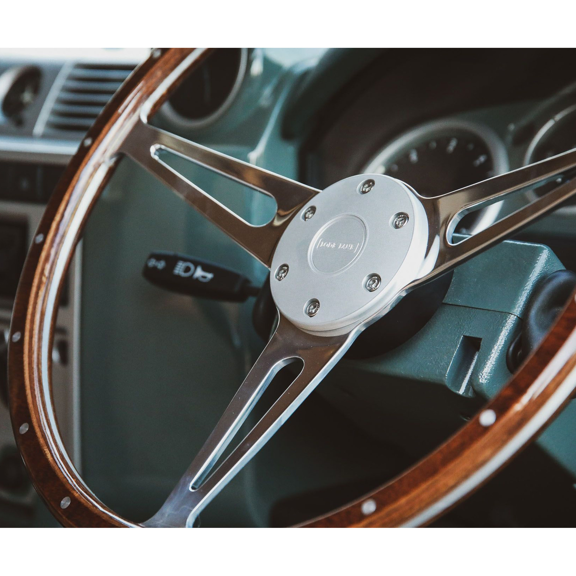 thumbnail image 2 of Wooden Steering Wheel For Land Rover Defender 90/110/130 - 48 Spline, 380mm, With Hub & Horn 2 of 4