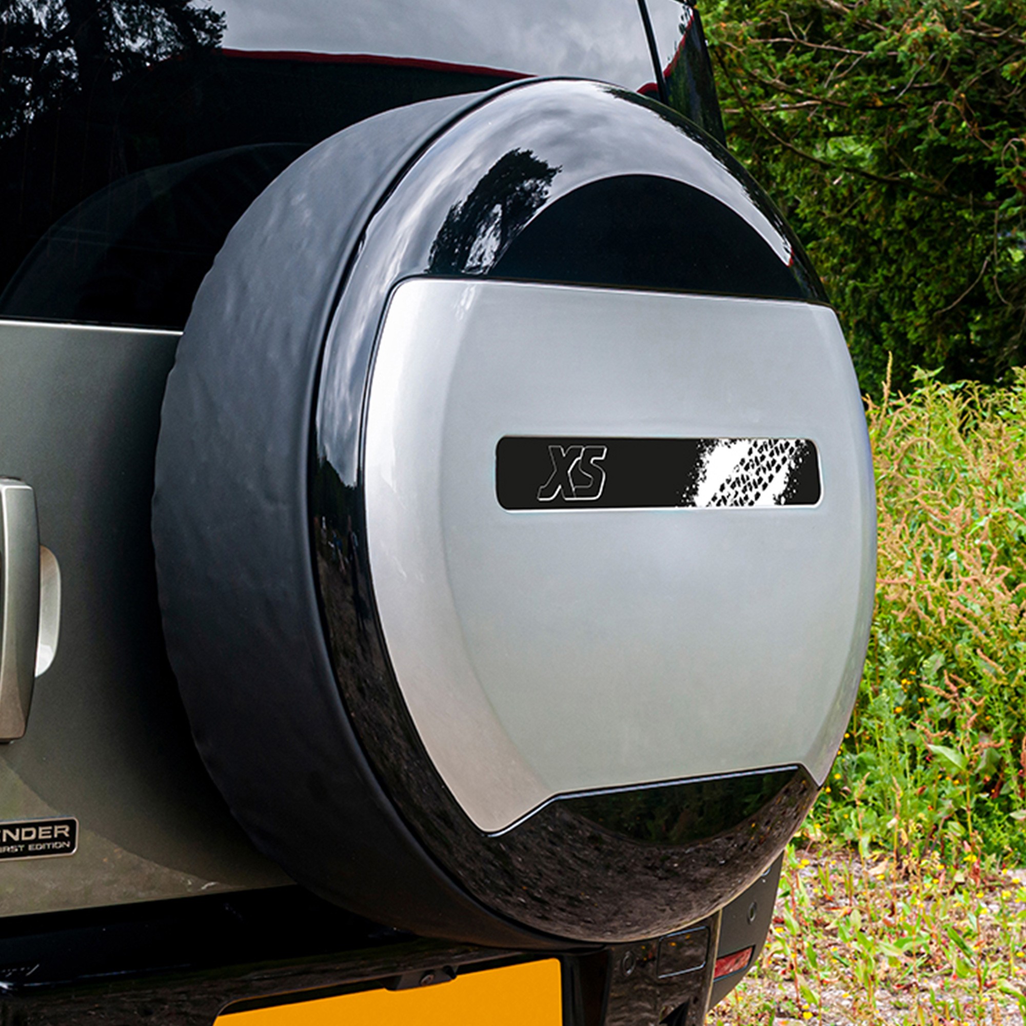 DA2891 Defender (2020 on) Spare Wheel Cover Gloss Black & Silver