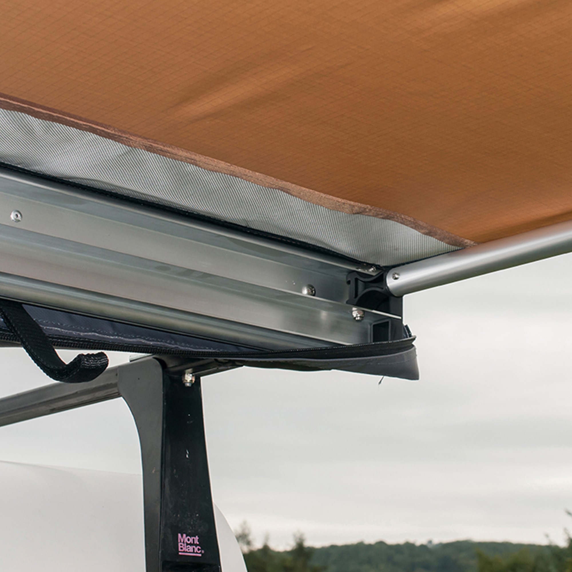 ARB Awning W/Light 2000X2500