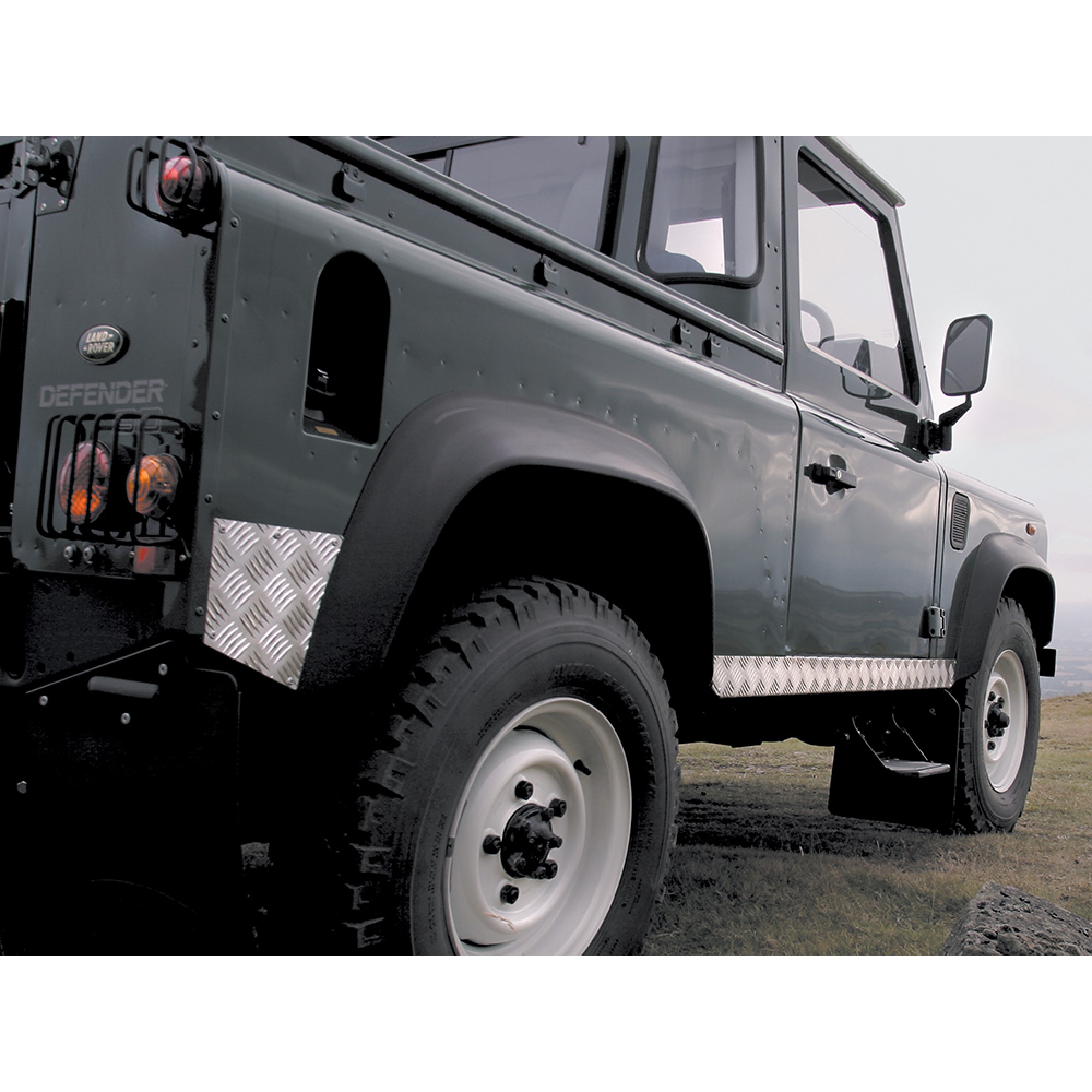 DA4072 - Chequered Sills - Pair for Defender 90