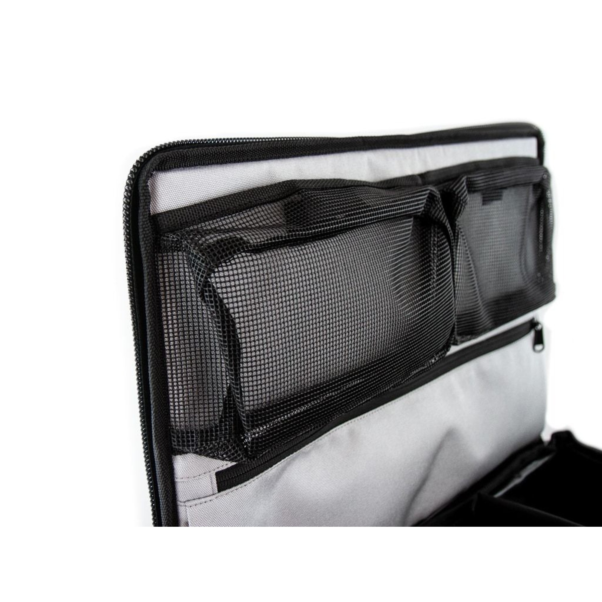 Front Runner Flat Pack Canvas Box Consists Of: 1 x Flat Pack, 2 x Mesh Storage Pockets 1 x Zippered, Water-repellant Storage Pocket, 1 x Vinyl-lined Moveable Divider, 1 x Exterior Clear Vinyl Label Pocket, 4 x Two-sided Content ID Cards.