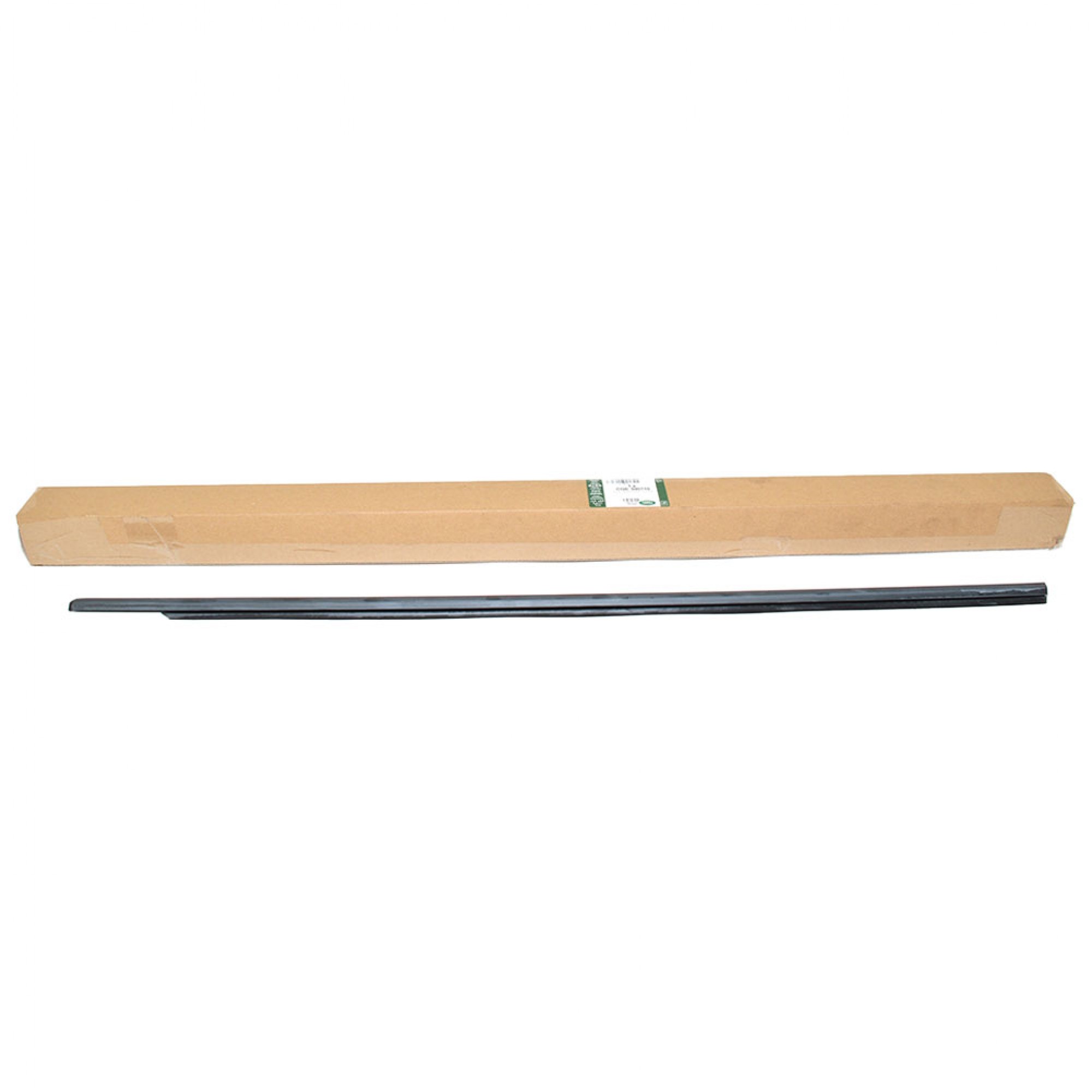 CGE500710 - Door Glass Weather Strip Moulding LH Front Outer L322