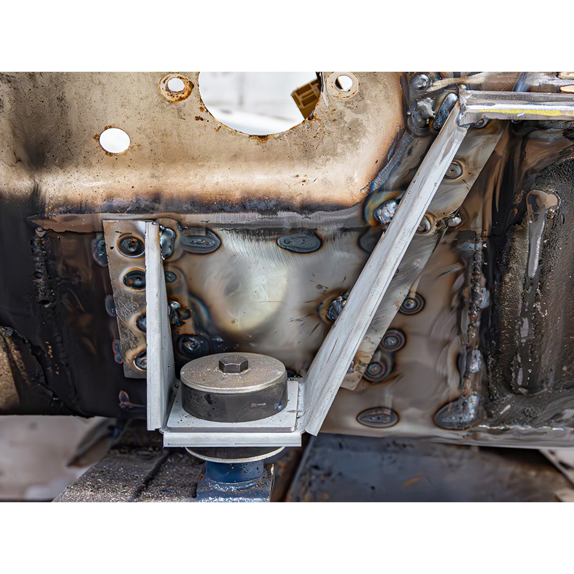 Bulkhead Mounting Bracket LH - Discovery 1 and Range Rover Classic