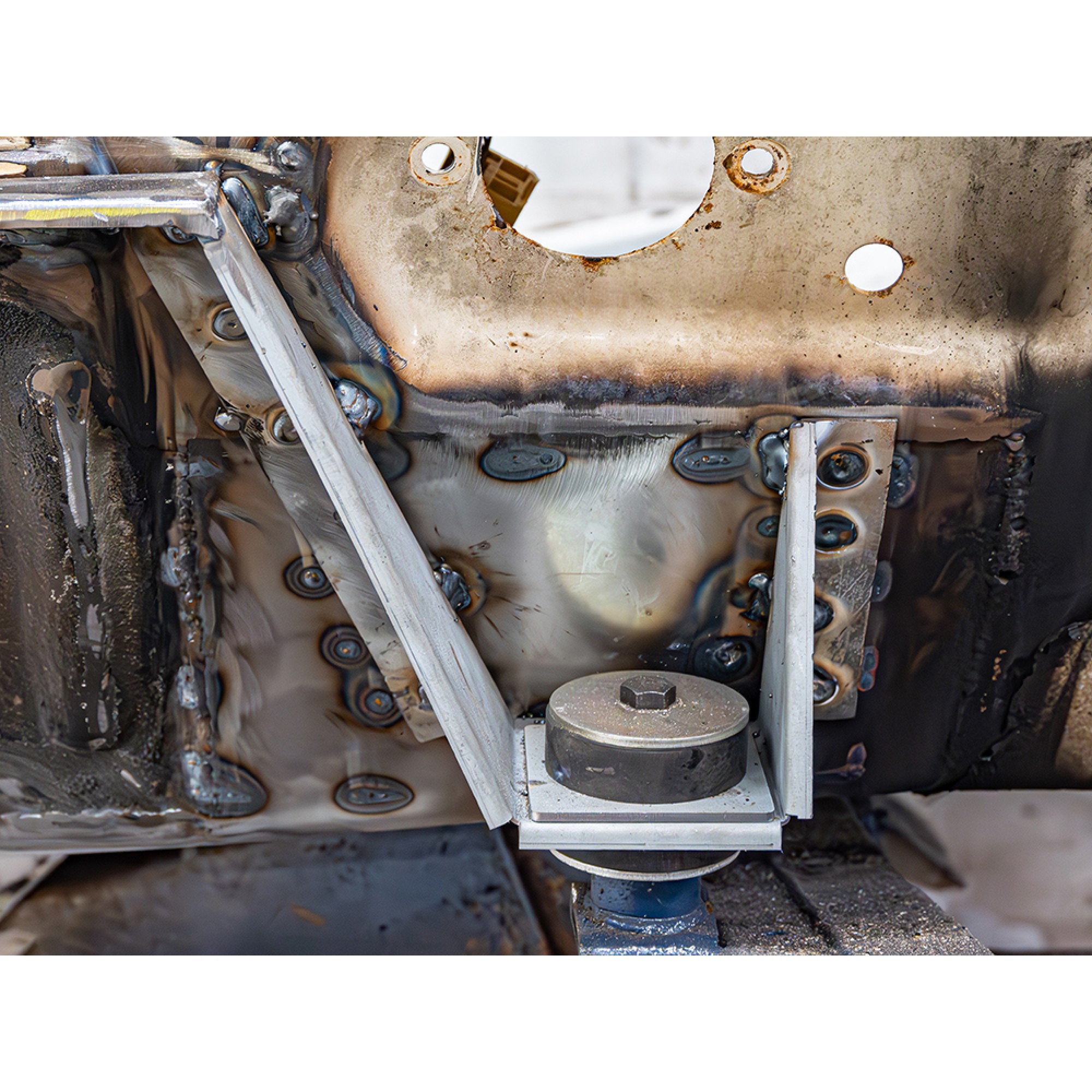 Bulkhead Mounting Bracket RH - Discovery 1 and Range Rover Classic